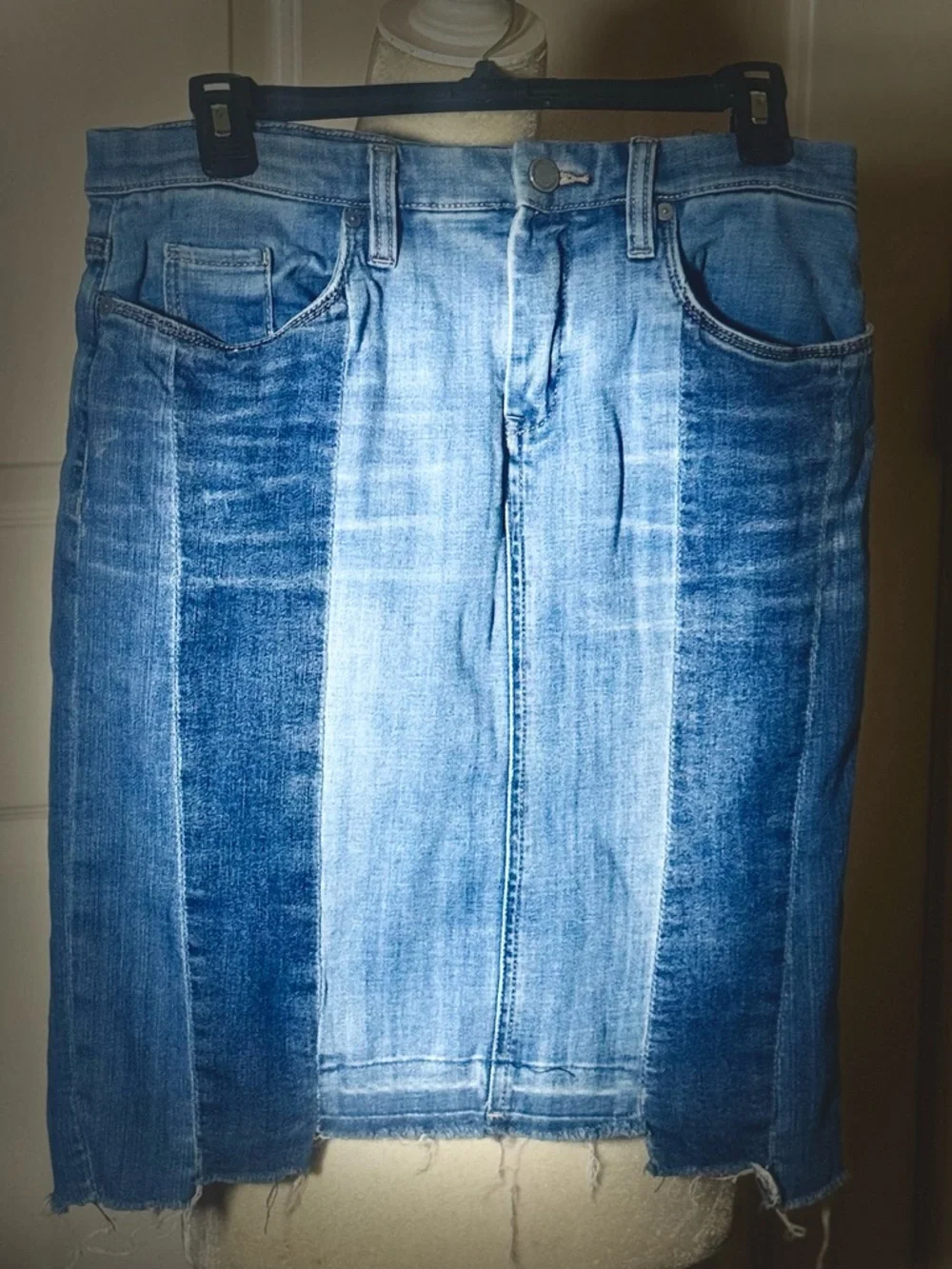 BlankNYC Patchwork Denim Pencil Skirt. Size 29 - Picture 6 of 6